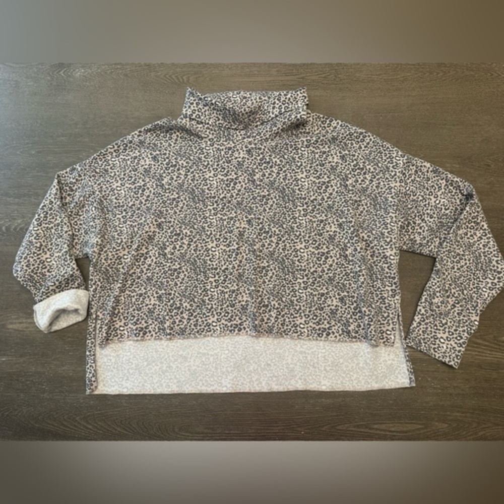 WORN ONCE AMERICAN EAGLE TURTLENECK CROPPED OVERSIZED TOP - Size Large SKU:101